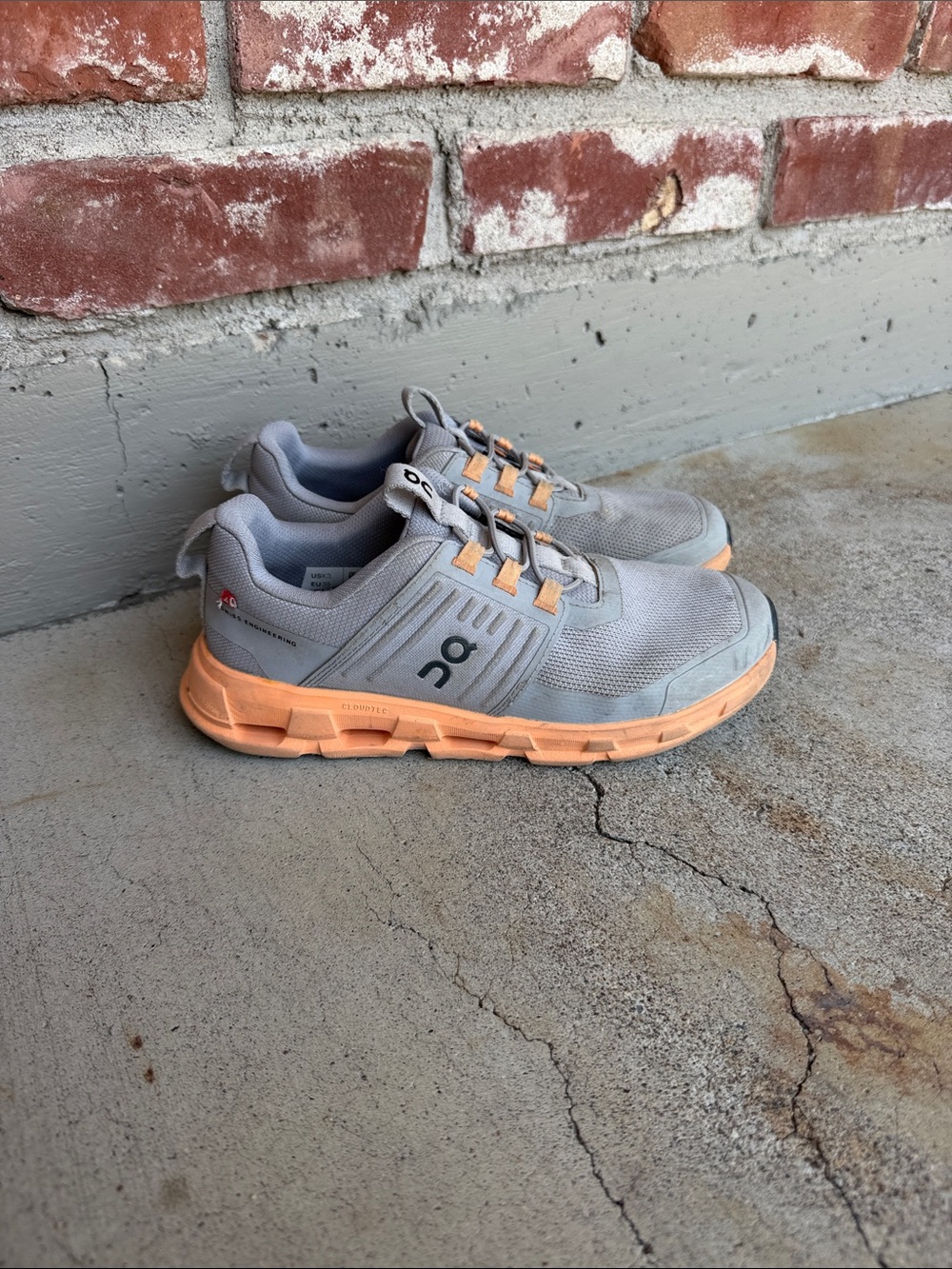 On cloud kids Athletic Shoes in Gray and Peach - Picture 4 of 5